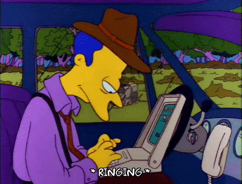 Simpsons ringing detective in car