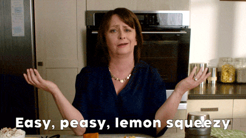 SNL woman saying easy peasy lemon squeezy