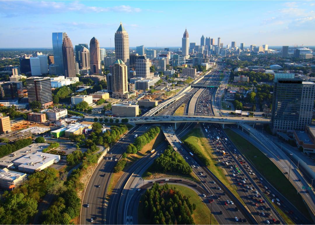 Vista aérea del metro de Atlanta y autopistas