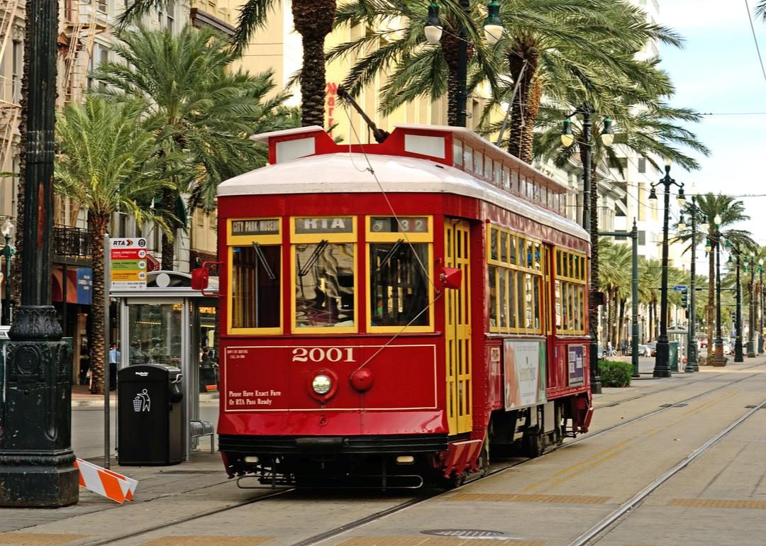 via bonde da Canal Street no centro de Nova Orleans