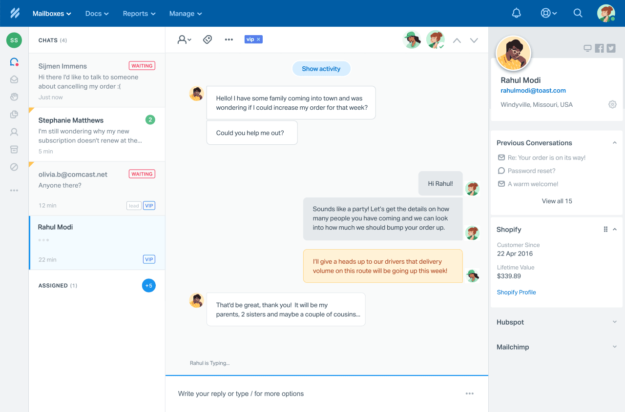 Freshdesk alternatives: screenshot of Help Scout's chatbox