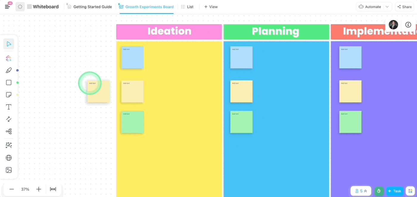 GIF der ClickUp Whiteboard-Vorlage für Wachstumsexperimente