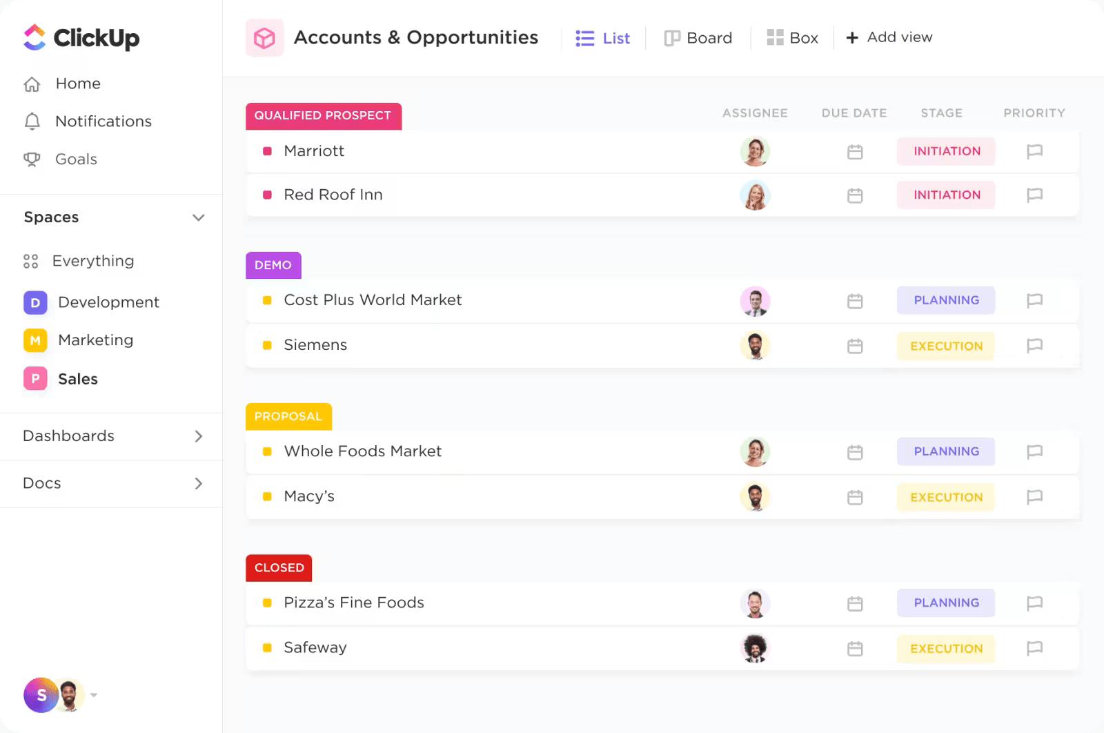 Créez et gérez plusieurs bases de données avec ClickUp CRM