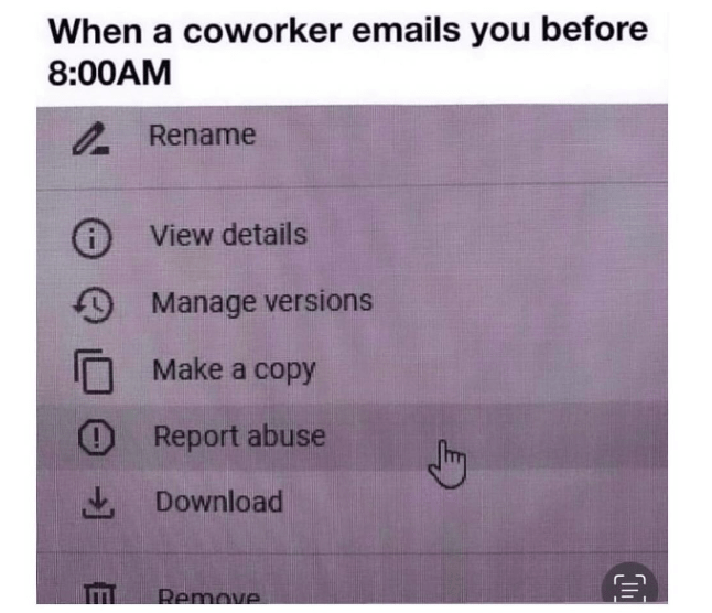 Ketika seorang rekan kerja mengirimi Anda email pada waktu yang tidak tepat meme