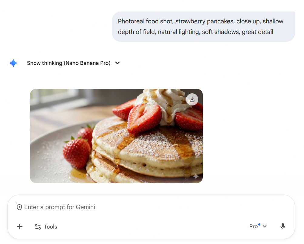 Fotografía fotorrealista de comida, tortitas de fresa, primer plano, poca profundidad de campo, iluminación natural, sombras suaves, gran detalle: indicaciones de Nano Banana.