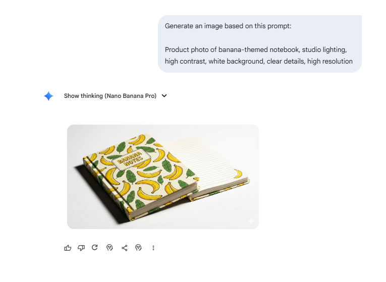 Foto de producto de un cuaderno con temática de plátanos, iluminación de estudio, alto contraste, fondo blanco, detalles nítidos, alta resolución: indicaciones de Nano Banana.