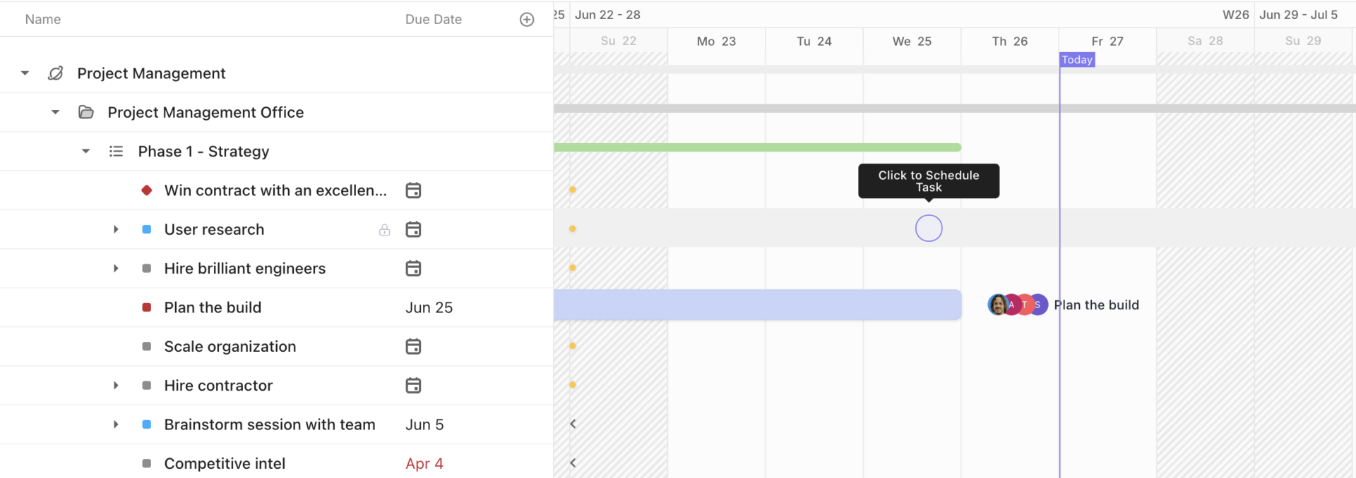Diagramme de Gantt ClickUp affichant les tâches sous forme de barres horizontales sur un échéancier, avec des flèches liant les tâches dépendantes entre différents axes de travail et le chemin critique mis en évidence en rouge.